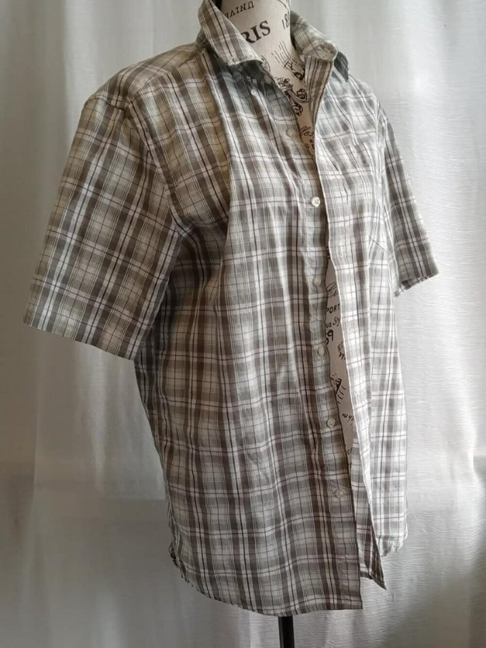 George grey and white plaid short sleeved button up shirt Medium for men